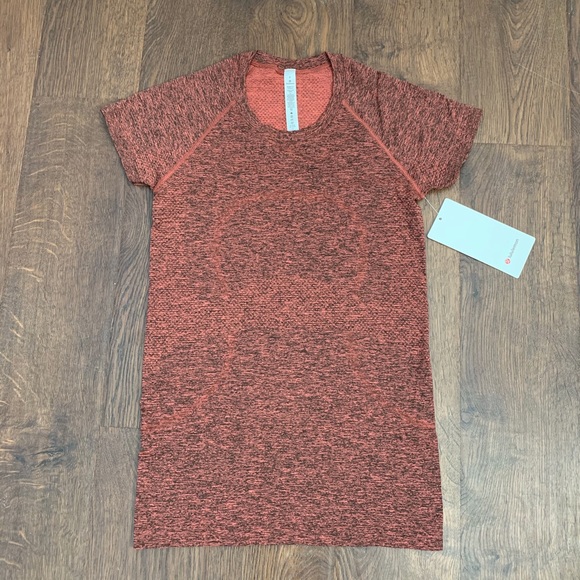 lululemon athletica Tops - Lululemon Swiftly Tech Short Sleeve 2.0 Flare BLK